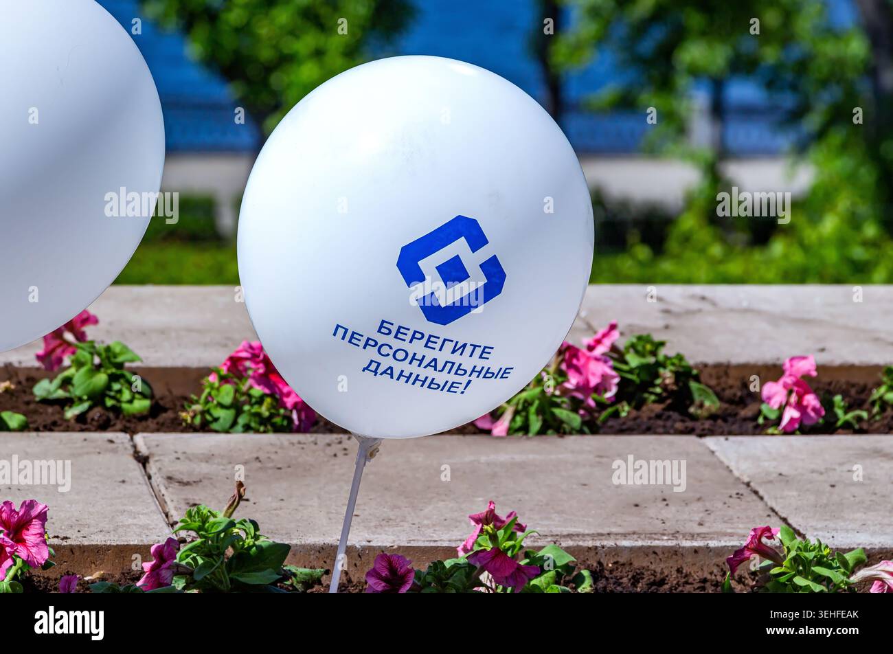 Samara, Russie - 27 mai 2018 : ballon avec le logo Roskomnadzor. Texte en russe : Protégez vos données personnelles. Banque D'Images