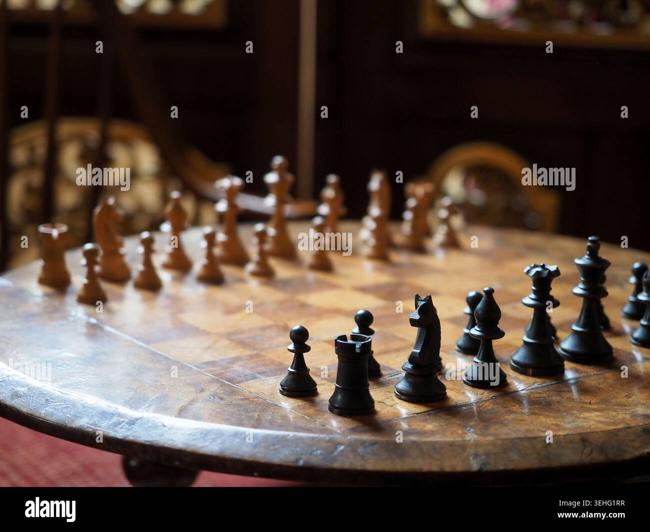 Pièces d'échecs sur un plateau, Claydon House, Buckinghamshire, Royaume-Uni Banque D'Images