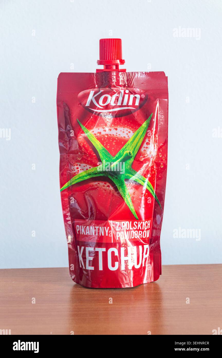 Pruszcz Gdanski, Pologne - 11 avril 2026 : Pack de kechup Kontlin. Banque D'Images