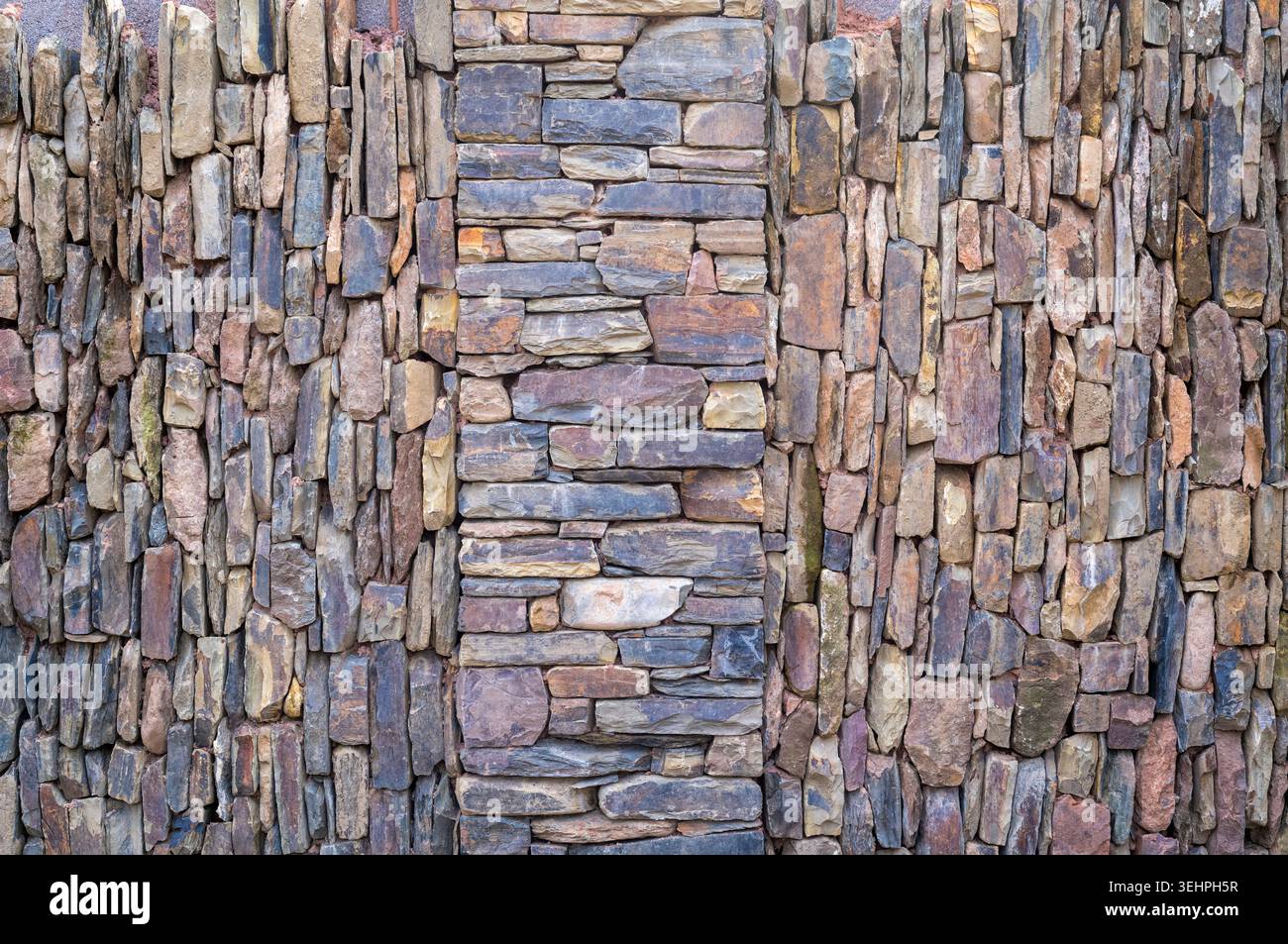 Mur de pierre sèche nouvellement construit pour une maison dans le Devon Royaume-Uni Banque D'Images