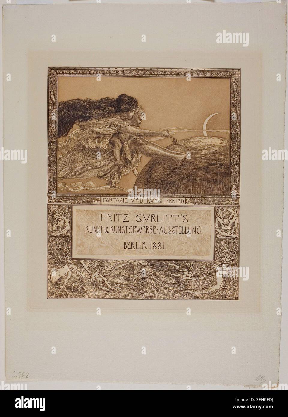 Carte pour l'exposition Gurlitt : imagination et l'enfant artiste par Max Klinger, 1881, représentant une figure ailée dans des draperies coulantes pointant vers un croissant de lune au-dessus d'un paysage lointain Banque D'Images