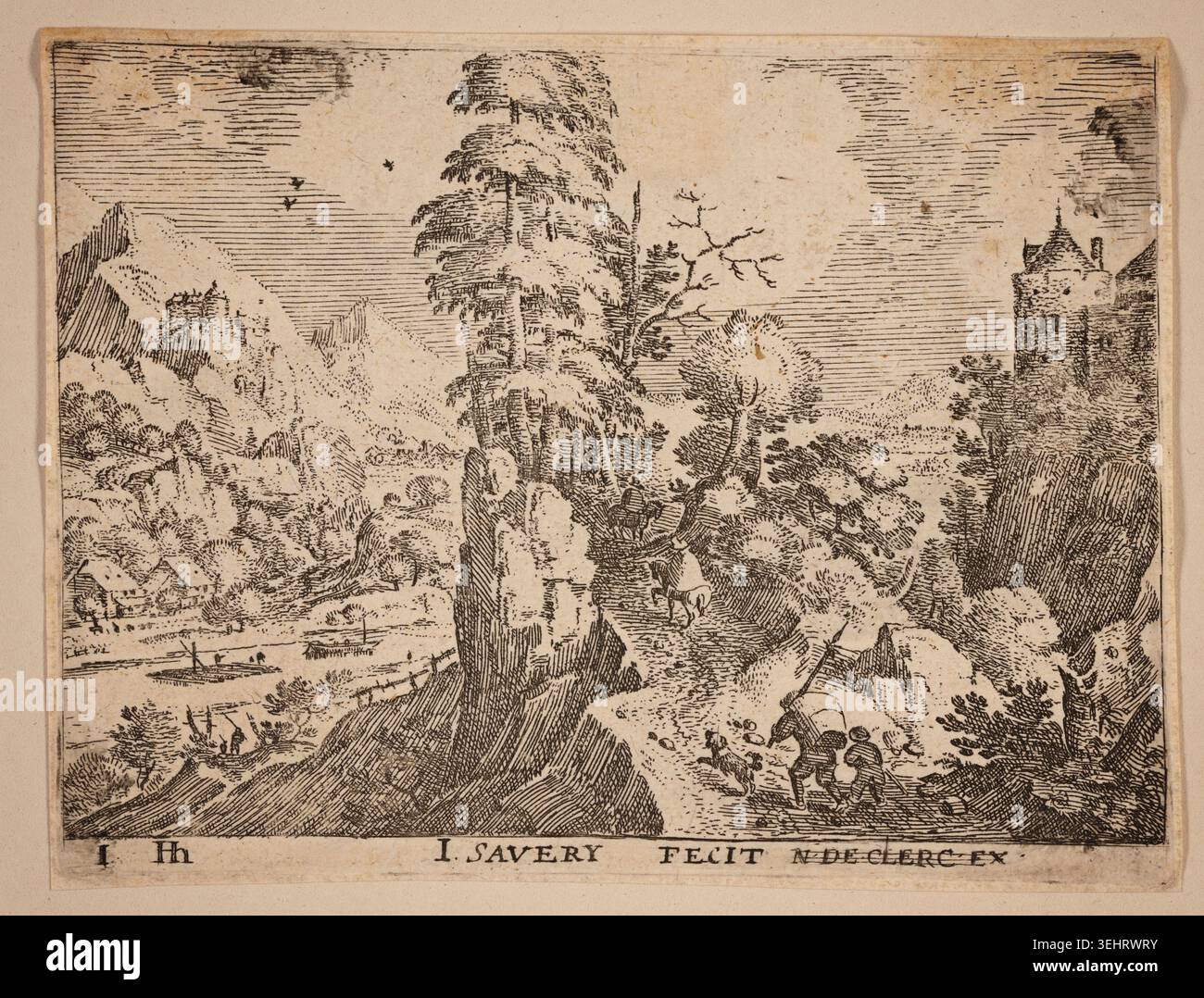 Chemin avec des voyageurs à droite de la rivière par Jacob Savery, I, c. 1595, représentant un paysage boisé avec des arbres à feuilles persistantes imposantes, une rivière lointaine, des voyageurs sur un chemin sinueux, et une structure fortifiée sur la droite Banque D'Images