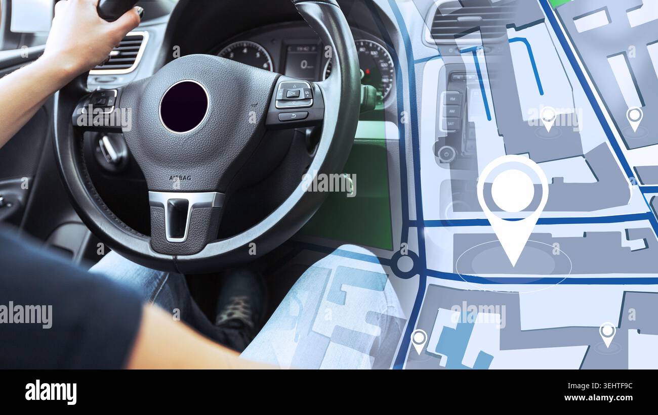 Carte montrant l'itinéraire pour le voyage en taxi avec le chauffeur utilisant la navigation pendant la conduite Banque D'Images