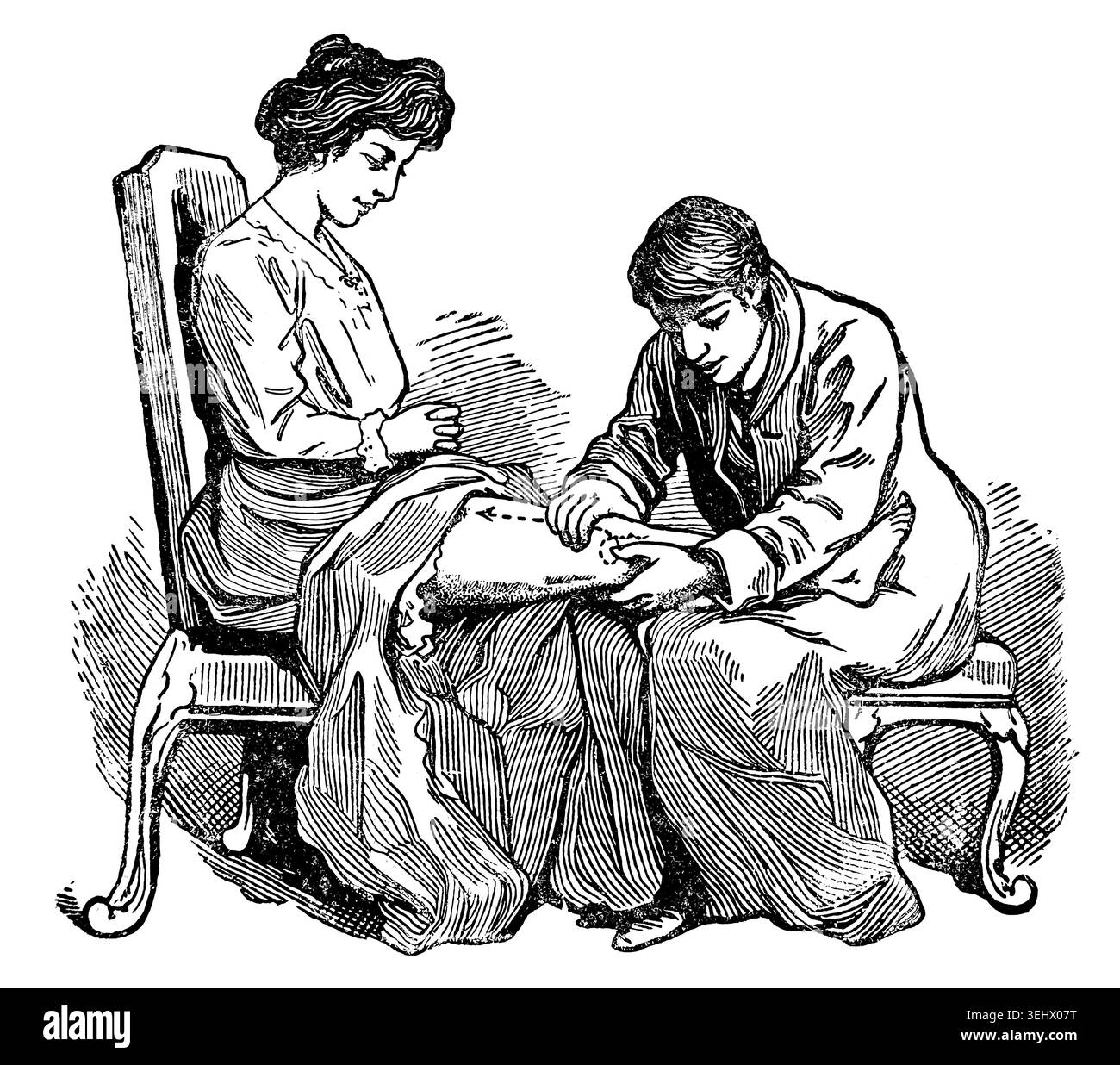Illustration historique représentant un thérapeute effectuant un massage des jambes sur une patiente ; style vintage gravé sur bois vers 1900. Banque D'Images