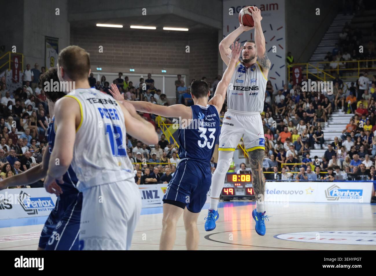 Justin Johson de Tezenis Verona lors du match de basket-ball entre Tezenis Verona et Flats Service Fortitudo Bologna, étape 3 des demi-finales du Playof Banque D'Images