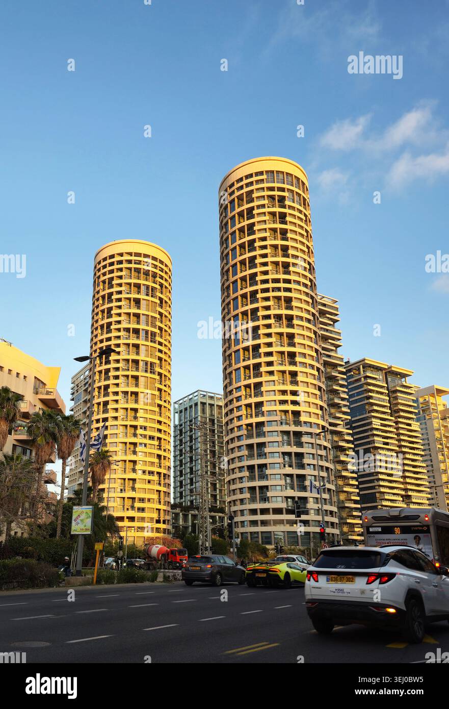 Les tours Yoo à tel Aviv, Israël. Banque D'Images