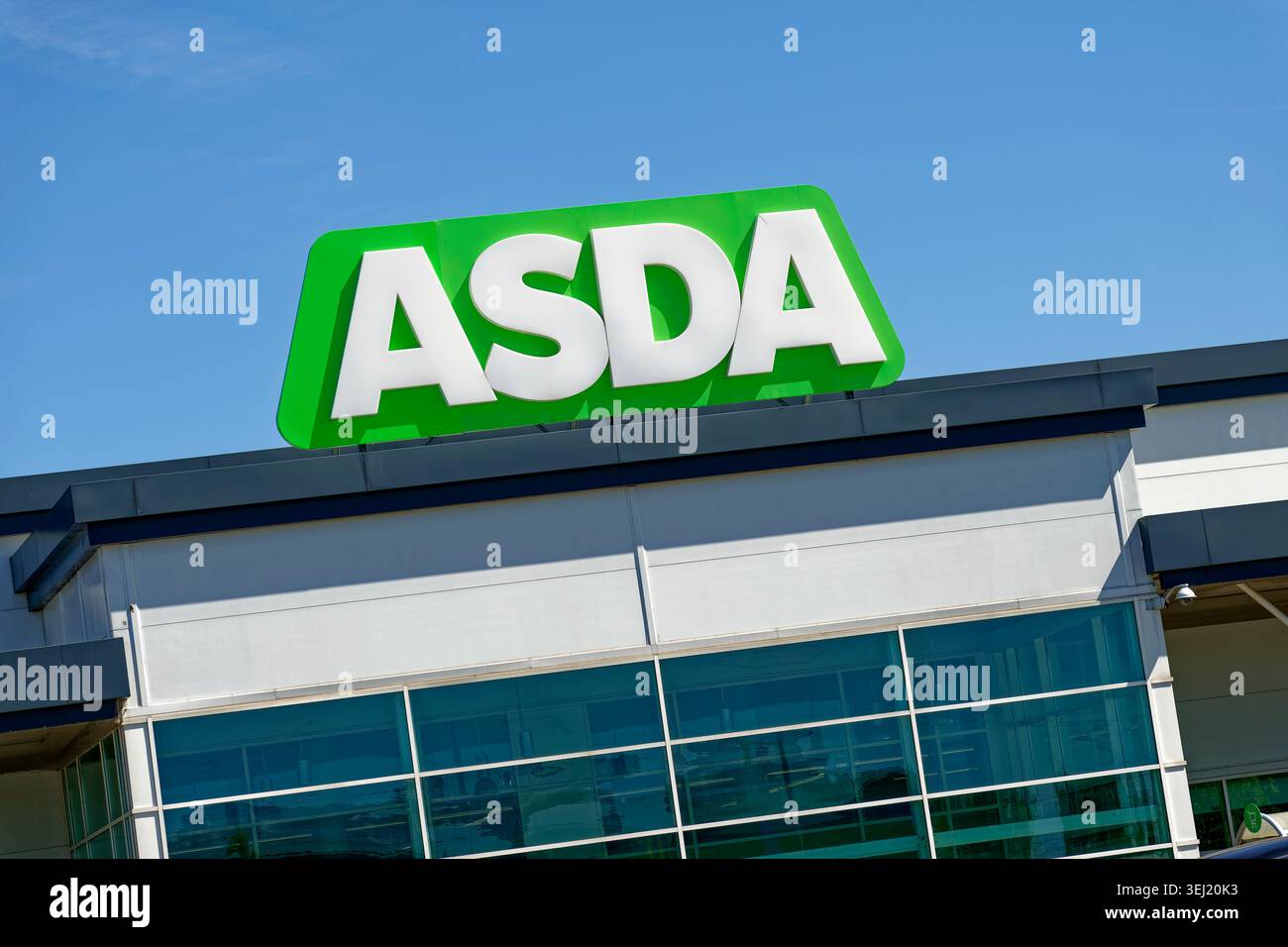 Supermarché britannique signalisation ASDA et style de nom. Banque D'Images