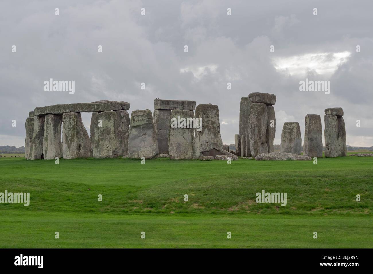 Vue typique de Stonehenge sur la Salisbury Plain, Wiltshire, Royaume-Uni. Banque D'Images