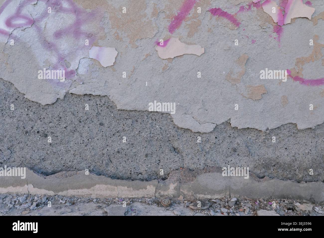 TEXTURE DE FOND D'UN VIEUX MUR AVEC DU PLÂTRE FISSURÉ Banque D'Images