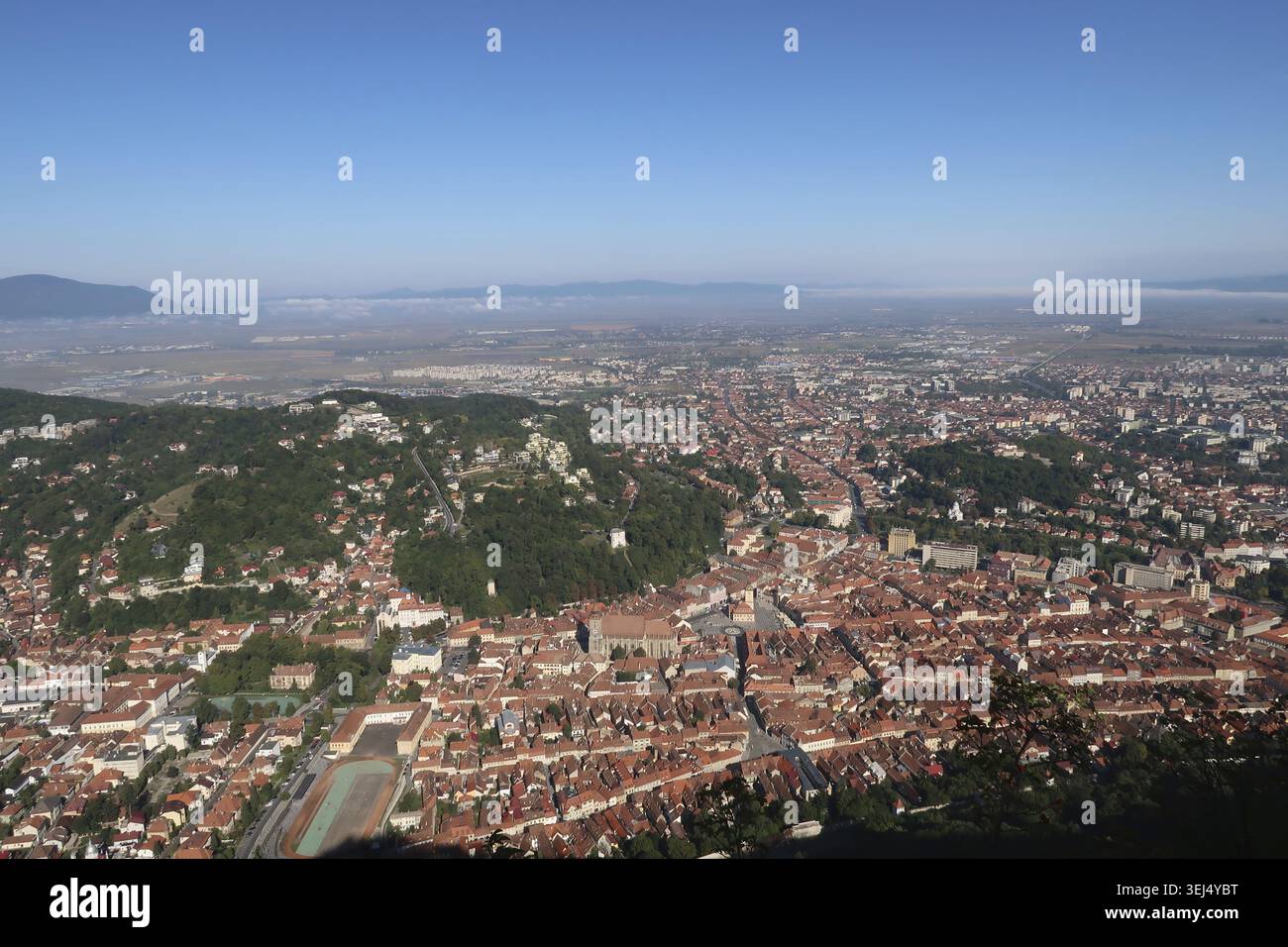 Vue spectaculaire sur Brasov depuis son point de vue, Roumanie 2021 Banque D'Images