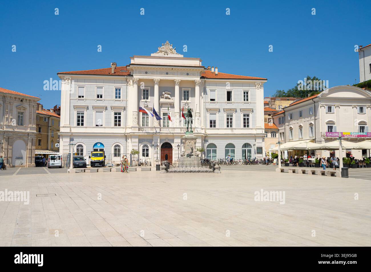 Piran, Slovénie. 26 mai 2026. vue panoramique sur le bâtiment de l'hôtel de ville en centre-ville Banque D'Images