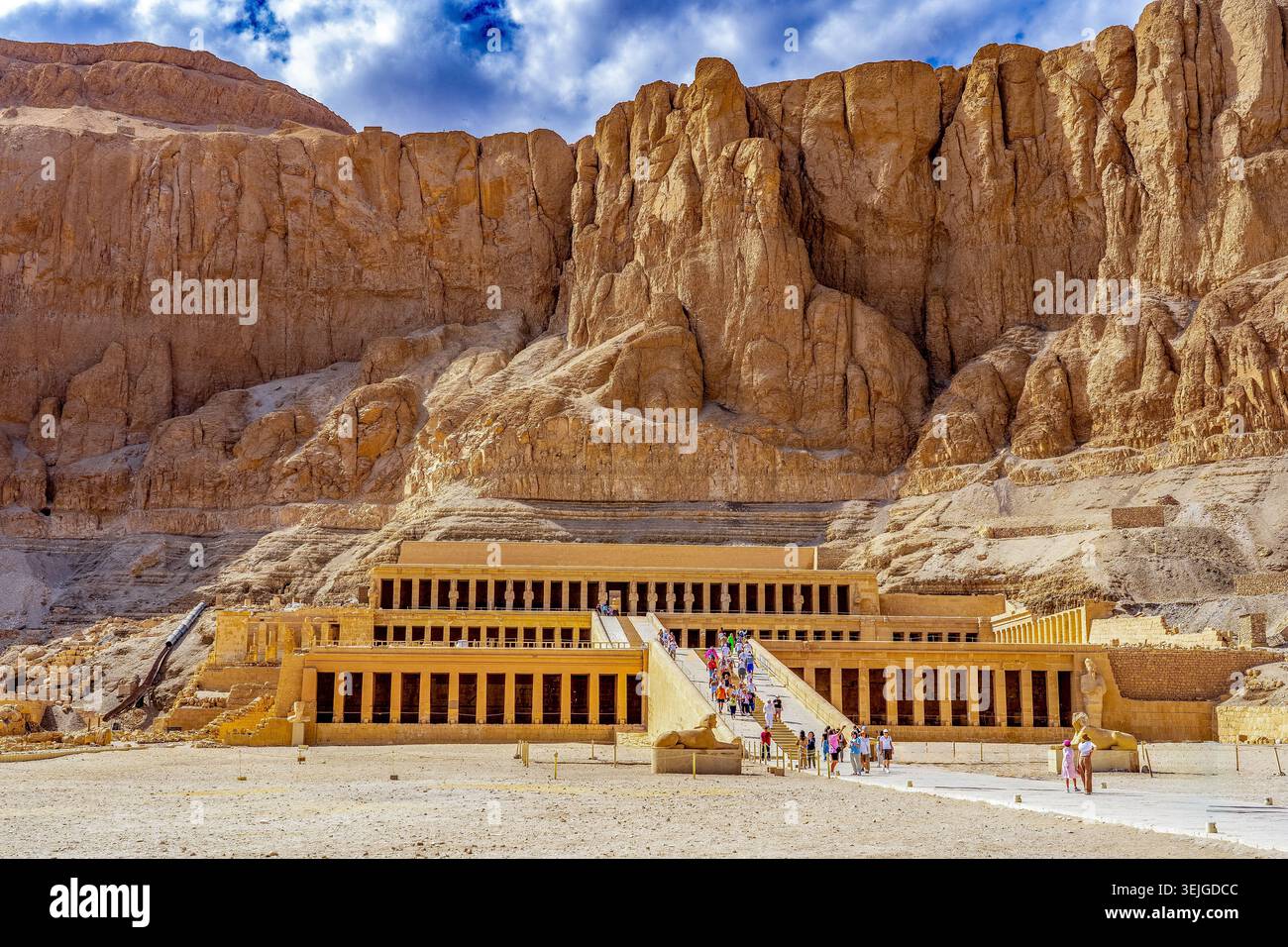 Vue du temple mortuaire de Hatshepsout, Deir El-Bahari Louxor Banque D'Images