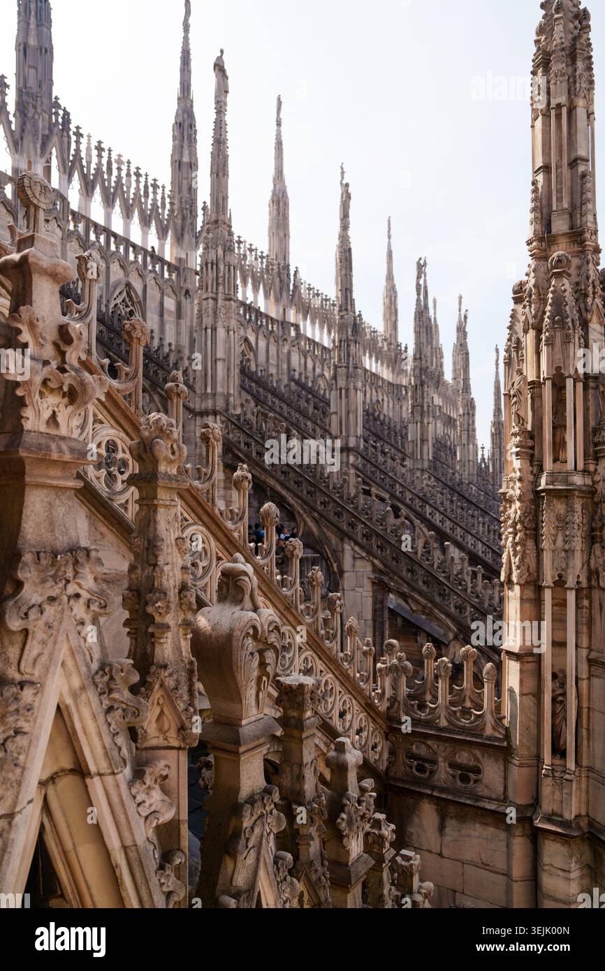 Milan, Italie - 19.03.2024 : architecture gothique des flèches et pierres de la cathédrale de Milan. Cathédrale Duomo de Milan Banque D'Images