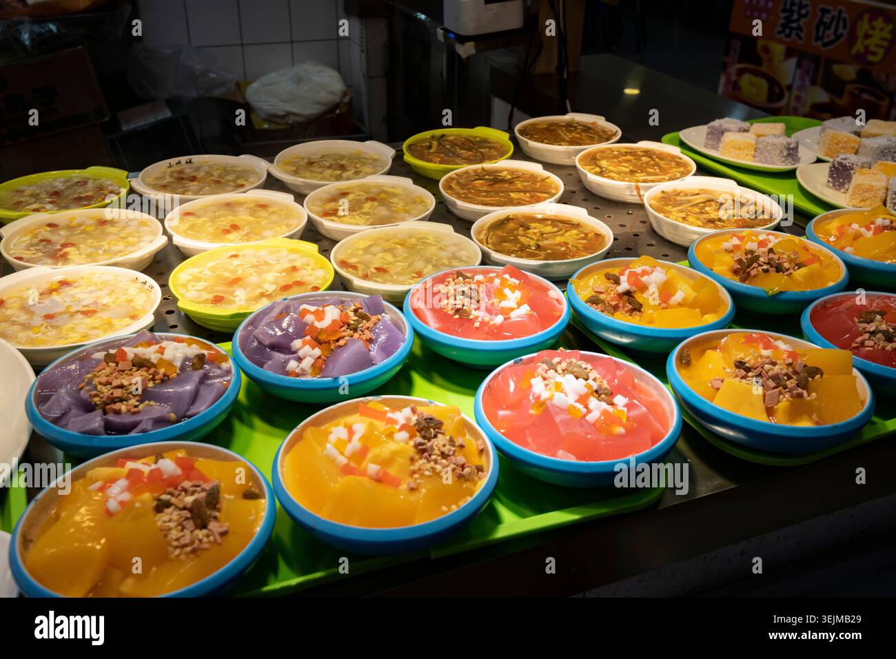 Aire de restauration, cuisine de rue, cuisine asiatique, Yuyuan Bazaar, Yu Yuan, jardin de Yu, vieille ville, Shanghai, République populaire de Chine, Asie Banque D'Images