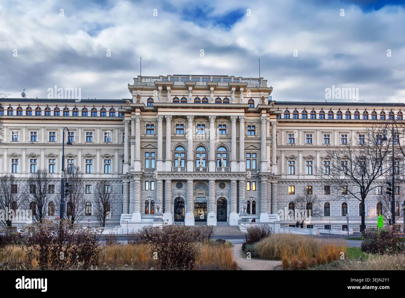 Façade du Palais de Justice à Vienne, Autriche Banque D'Images