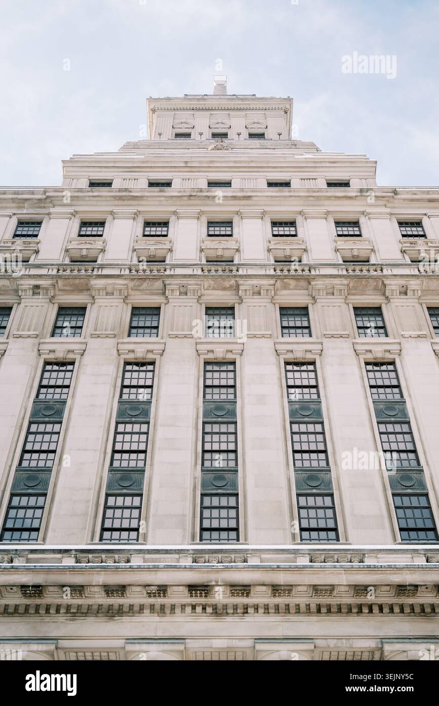 Design néoclassique impressionnant avec des éléments décoratifs Banque D'Images