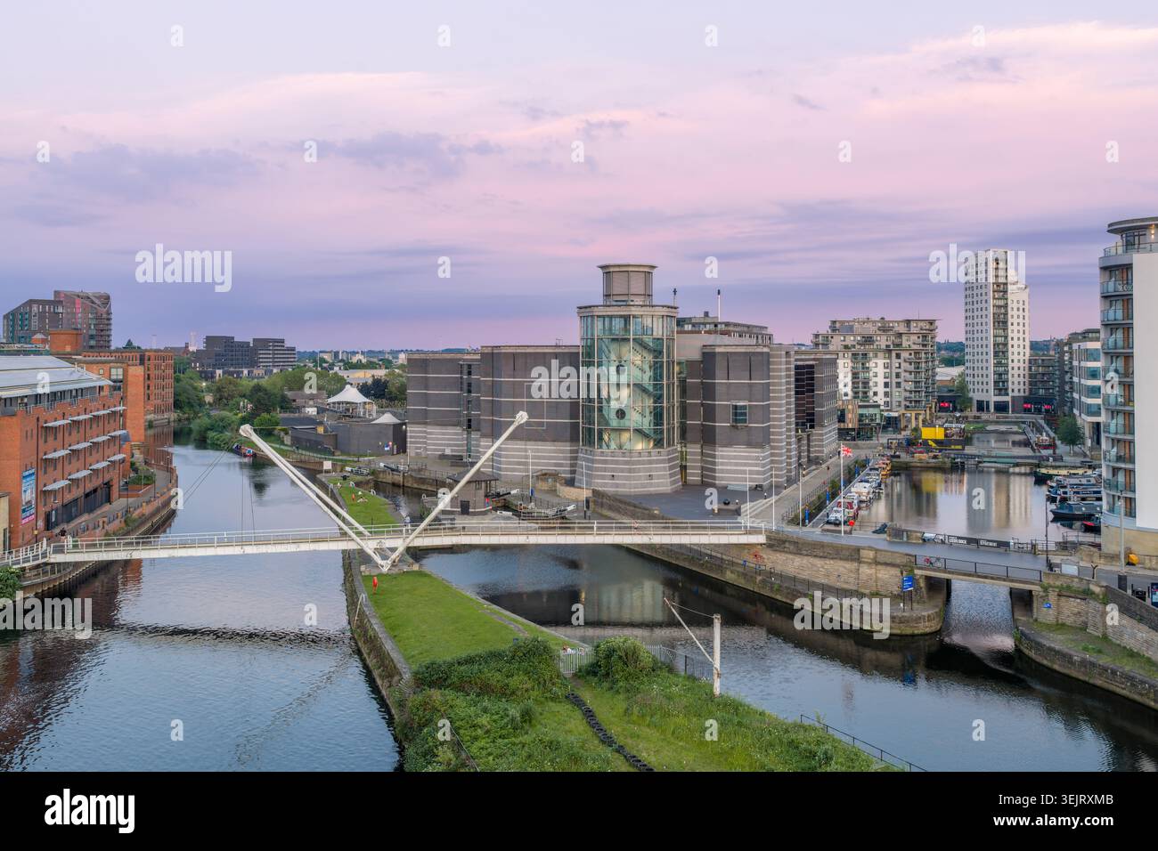 Royal Armouries Museum, Leeds Dock, West Yorkshire, Angleterre. Collection historique d'armes et d'armures dans un musée moderne en bord de mer. Banque D'Images