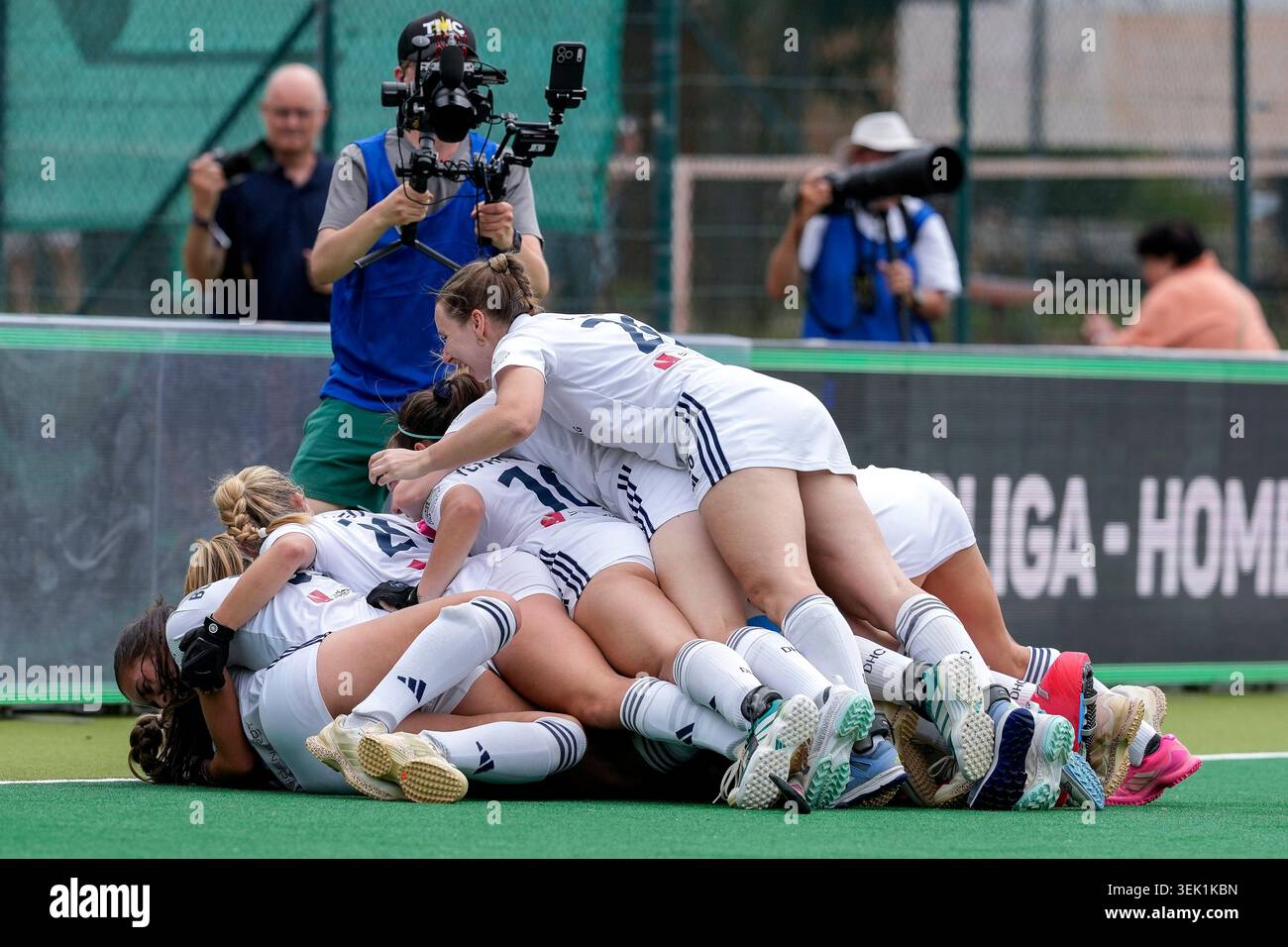 Joueurs de Dusseldorf HC (DHC), célébration après le coup de sifflet final, joie sur la victoire, vainqueur, vainqueur, acclamations, célébration, heureux, positif, tourné vers l'avenir, heureux, optimiste, Highlight, action, événement, 31.05.2026, Bonn (Allemagne), hockey, German Cha Banque D'Images