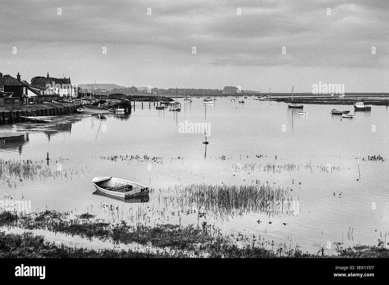 Le port de Burnham Overy Staithe, qui a inspiré le livre pour enfants quand Marnie y était tourné en mono Banque D'Images