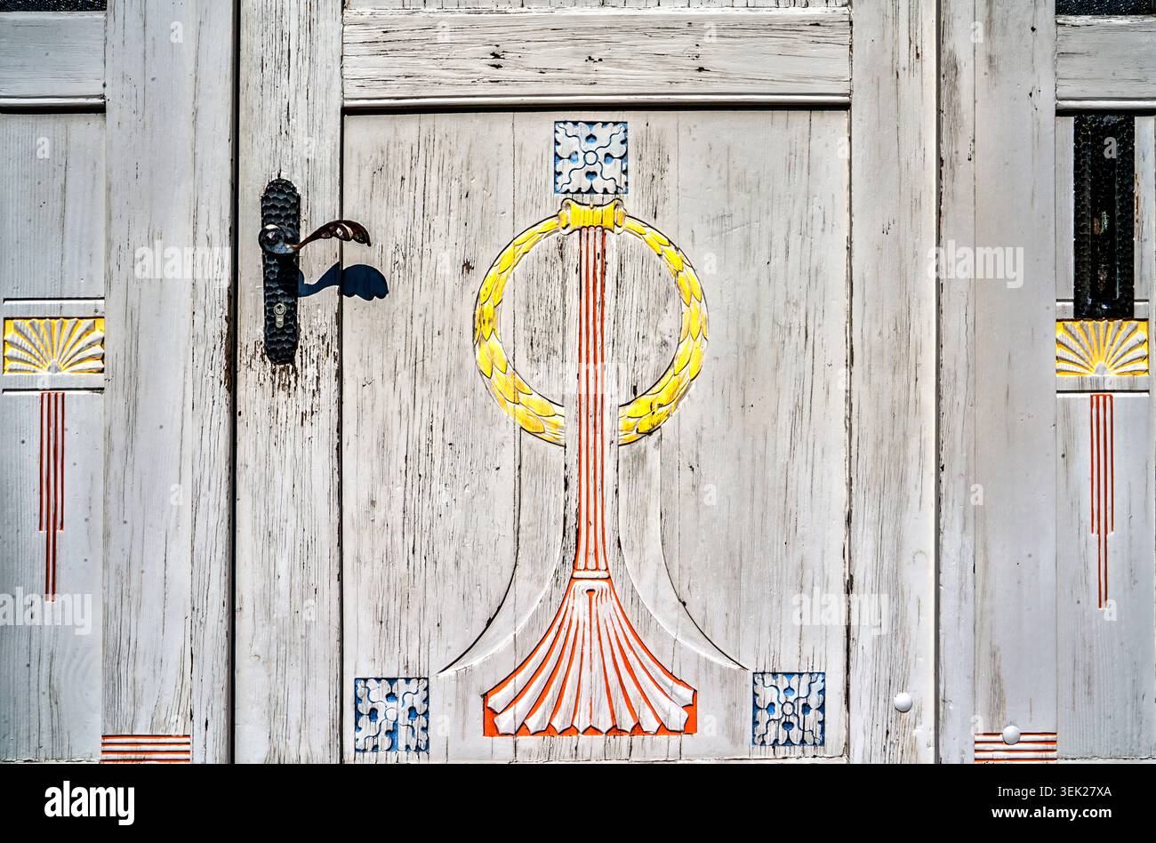 Détails d'une porte en bois Art Nouveau décorée, Warburg, Rhénanie du Nord-Westphalie, Allemagne, Europe Banque D'Images