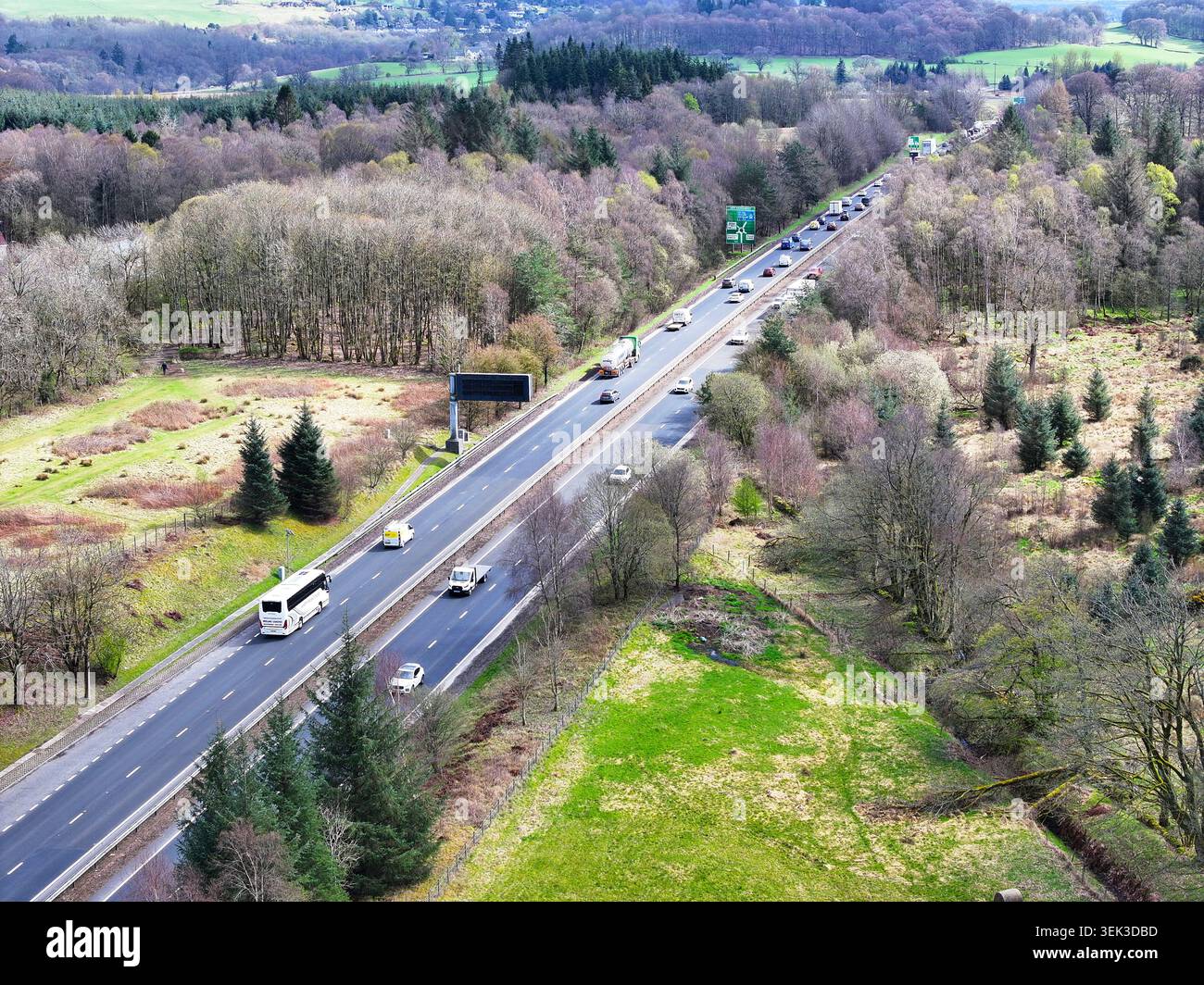Vue aérienne par drone de l'A9 Trunk Road à Dunblane Banque D'Images