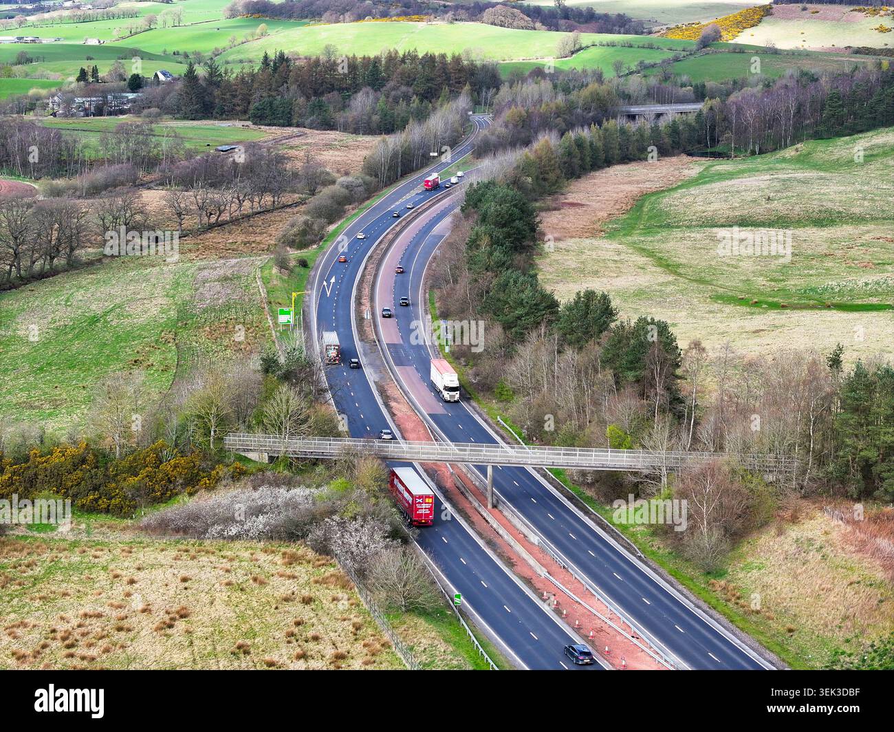 Vue aérienne par drone de l'A9 Trunk Road à Dunblane Banque D'Images