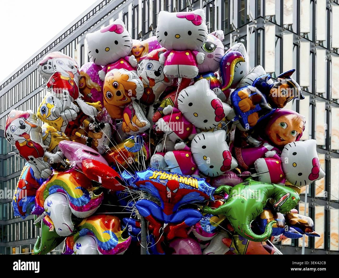 Le chat Hello Kitty est un personnage fictif de la société japonaise Sanrio sous forme de chat Banque D'Images