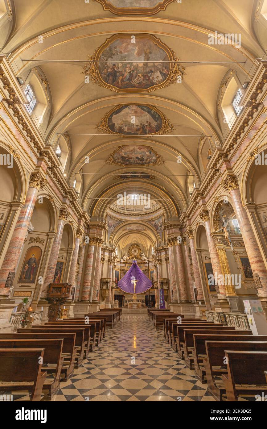 BERGAME, ITALIE - 18 MARS 2026 : nef de l'église Chiesa di Sant Andrea della Colonna Banque D'Images