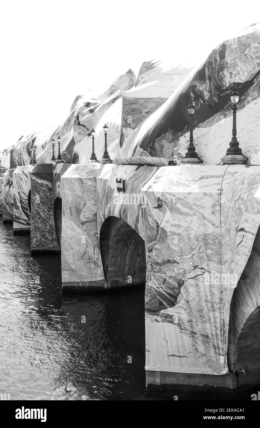 LA GROTTE DU PONT NEUF 2026 SUR LE PONT DU PONT NEUF PAR J.R PARIS Banque D'Images