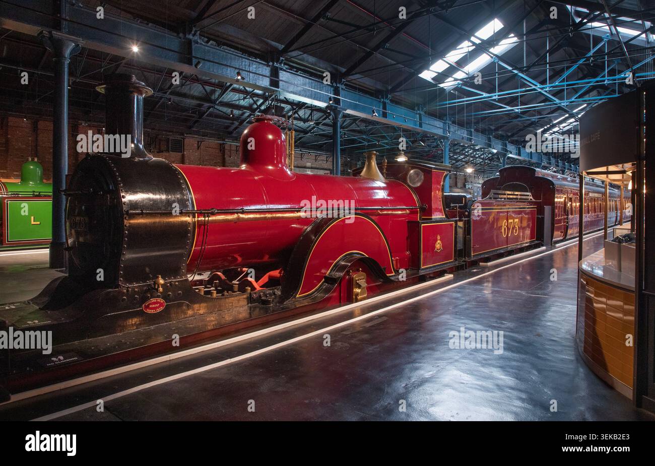 Locomotives exposées dans la nouvelle gare Hall du National Railway Museum, York, North Yorkshire, Angleterre Banque D'Images