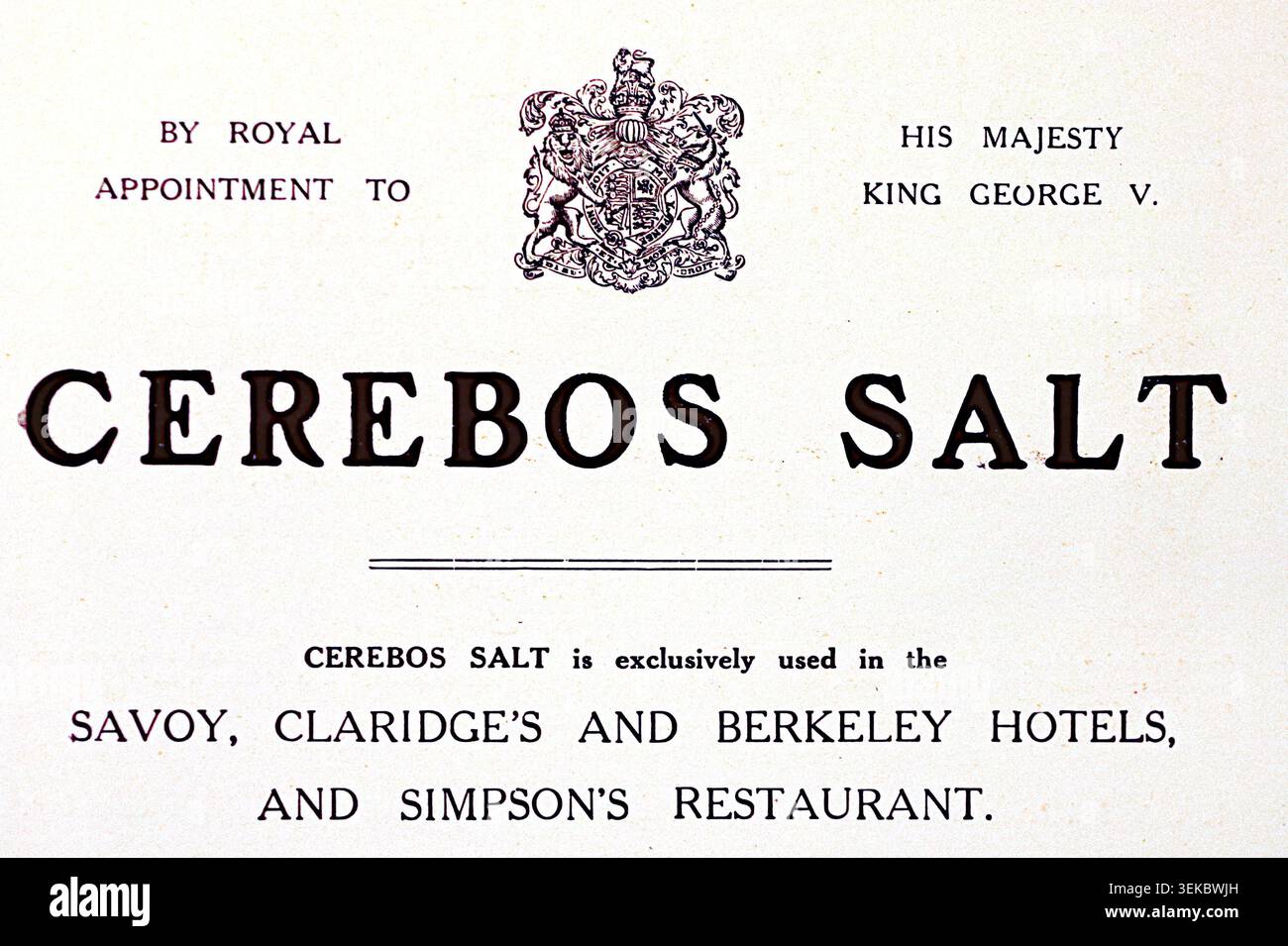 Une publicité vintage Cerebos Salt affiche un blason royal au-dessus de la marque audacieuse. Le texte souligne l’utilisation exclusive dans les Savoy, Claridge’s, Berkeley et Simpson’s, soulignant le prestige, la nomination royale et l’association avec les principaux hôtels et restaurants londoniens. Extrait d'une publication rare de 1911 appelée London's social Calendar, publiée en 1911 par le Savoy Hotel à Londres, Angleterre. Quelques-unes des images originales étaient des planches de deux pages. Banque D'Images