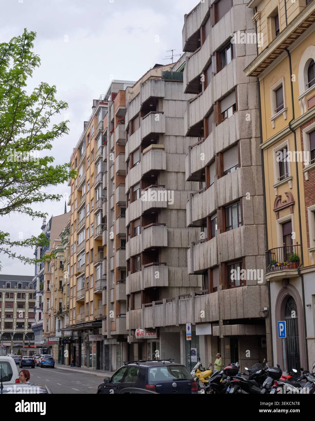 Immeuble d'appartements d'architecture brutaliste à Leon, Espagne Banque D'Images