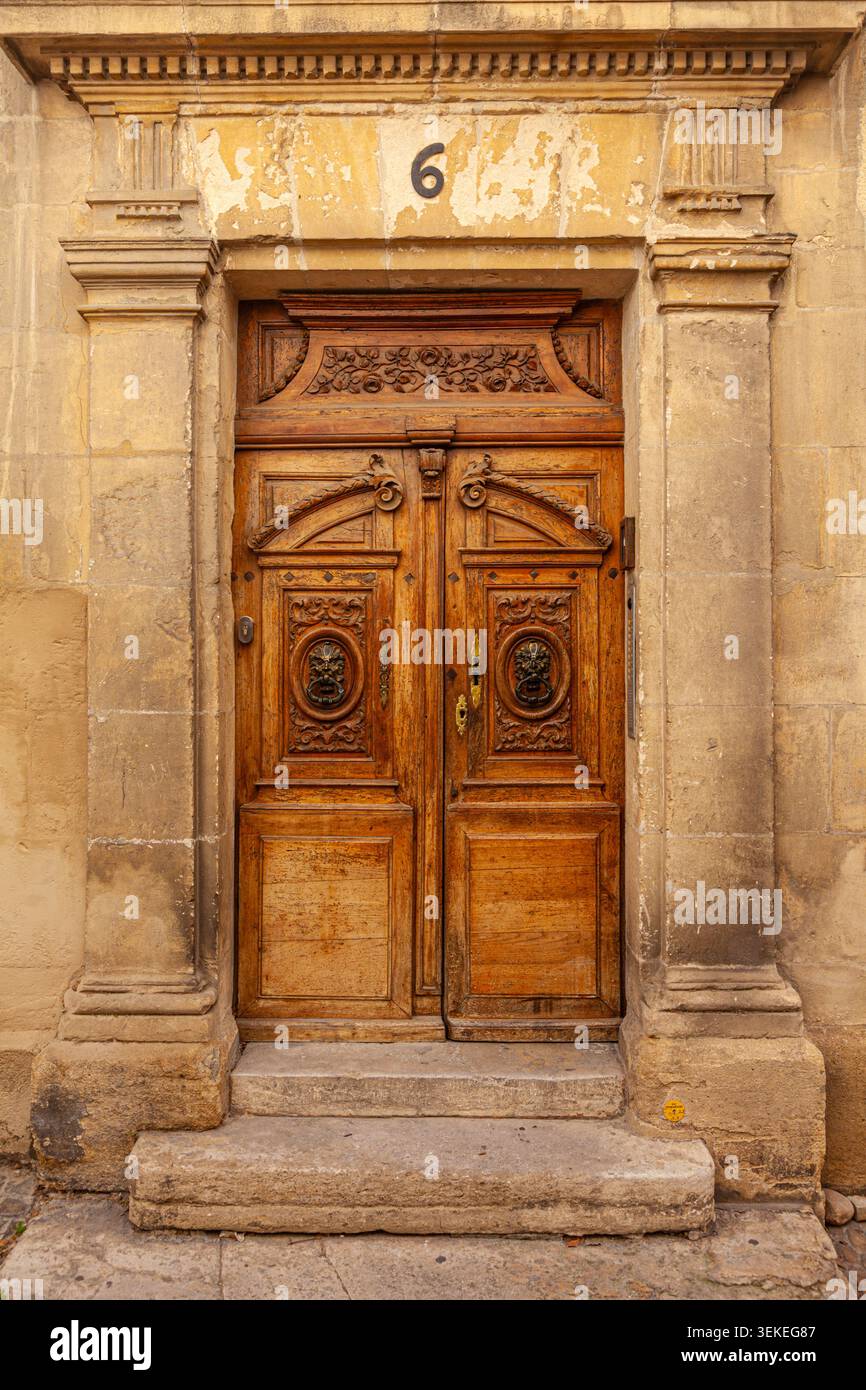 Porte ornée à Avignon France Banque D'Images