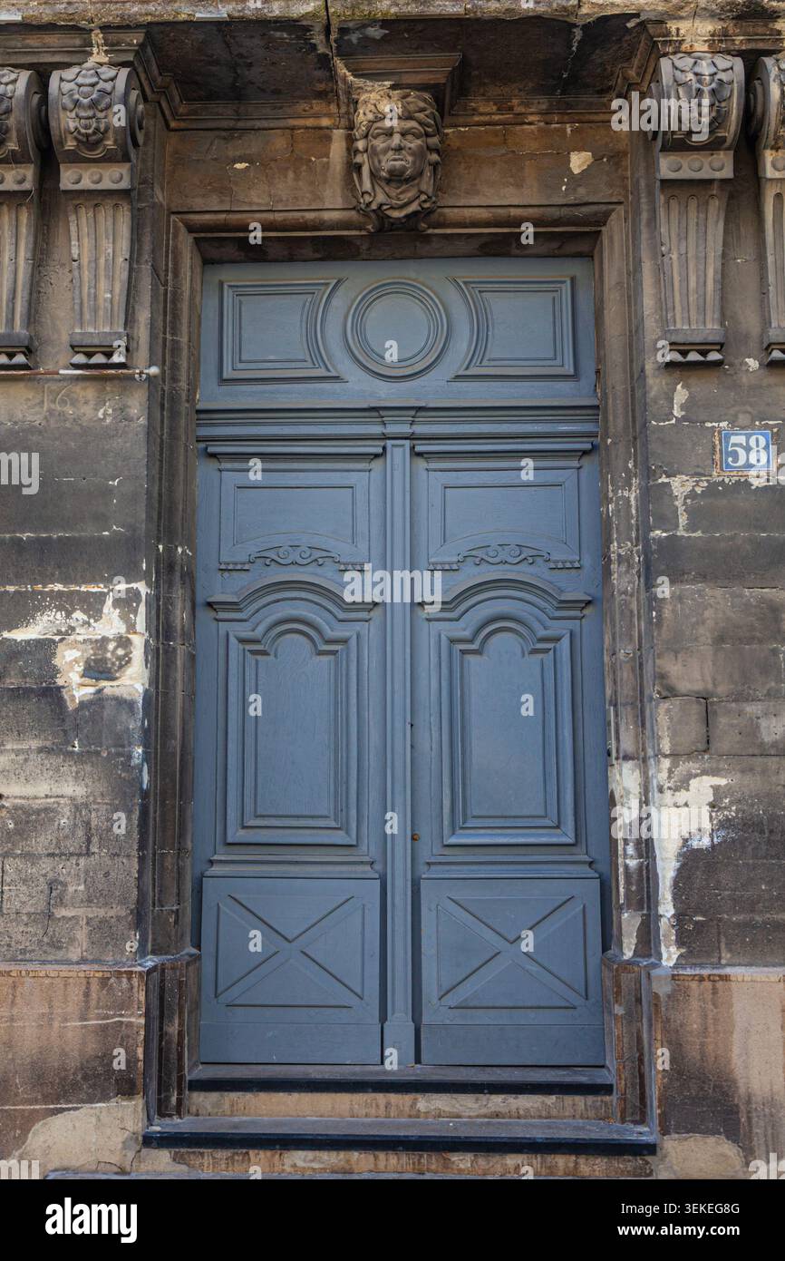 Double porte grise à Avignon France Banque D'Images