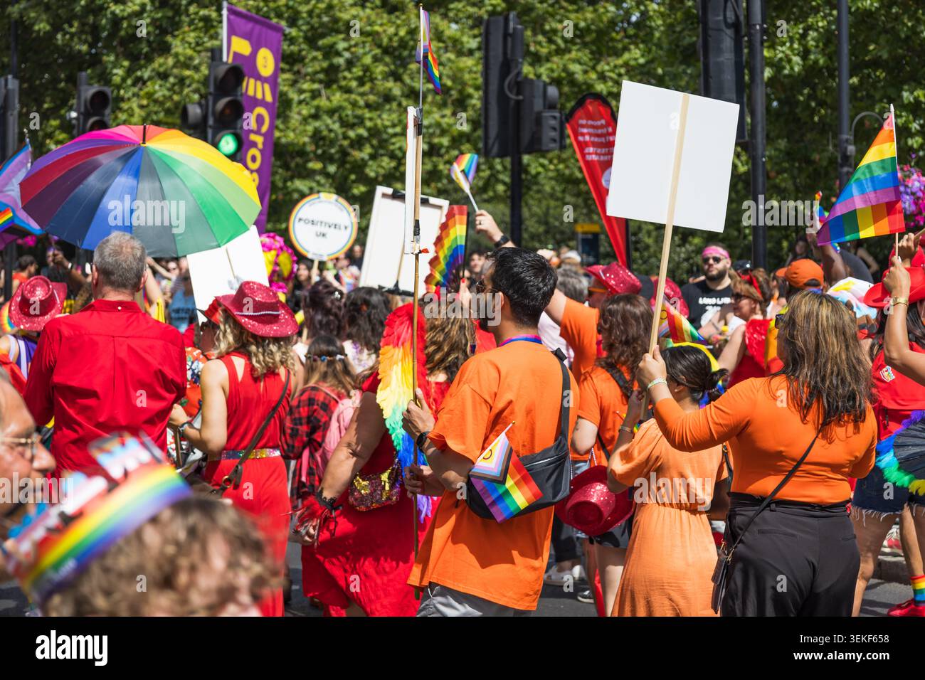 Foule de gens marchant au défilé de la London Pride. Londres, Royaume-Uni, 29 juin 2024 Banque D'Images