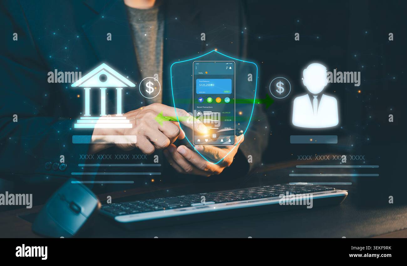 Homme d'affaires utilisant smartphone pour la transaction bancaire mobile protégé par l'icône de bouclier numérique sur l'écran virtuel. Cybersécurité et concept de sûreté. Banque D'Images