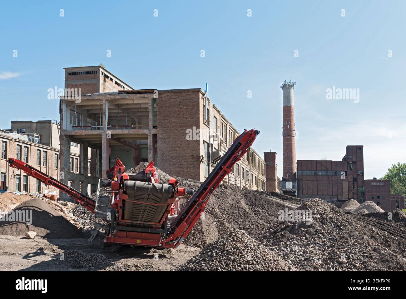 La reconstruction et la démolition partielle d'un ancien ancien usine de papier. Banque D'Images