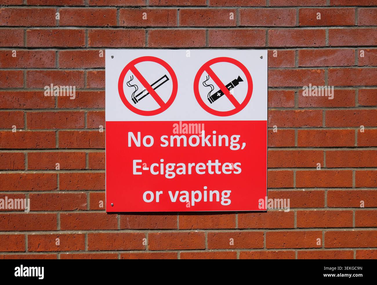 interdiction de fumer, e-cigarettes ou signe de vapotage sur le mur de briques Banque D'Images