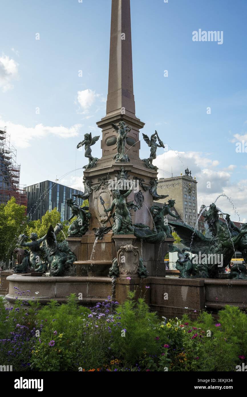 Der neobarocke Mendebrunnen auf dem Augustusplatz, Leipzig, Sachsen, Deutschland Banque D'Images