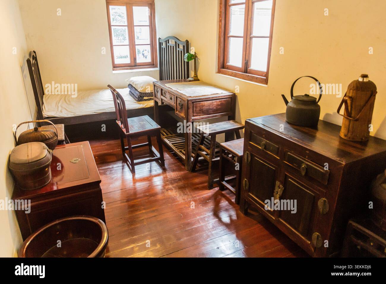 SHANGHAI, CHINE - 24 OCTOBRE 2019 : chambre dans l'ancienne résidence Mao Zedong à Shanghai, Chine Banque D'Images