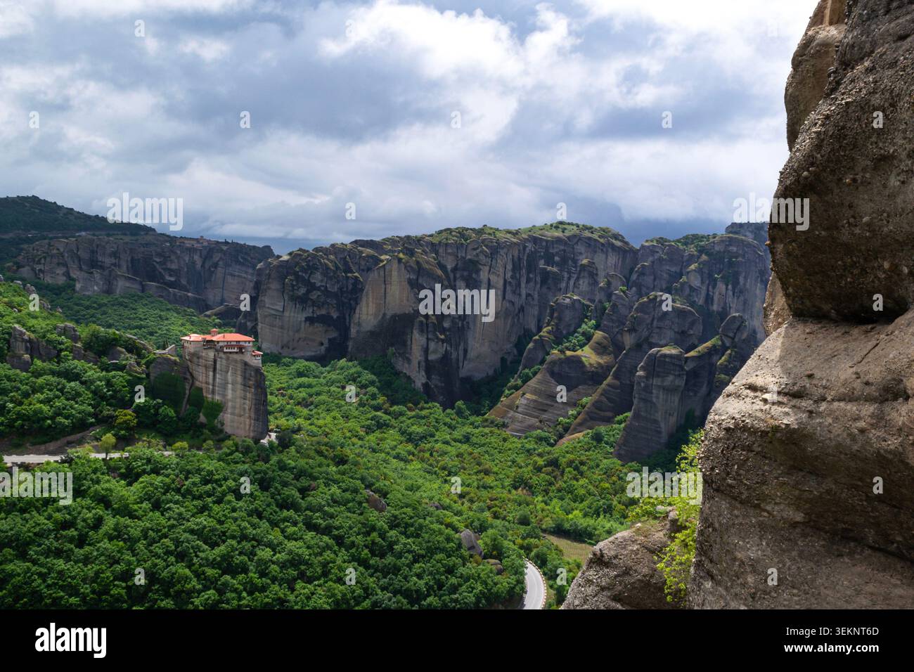 Paysage dramatique du monastère des Météores en Grèce Banque D'Images