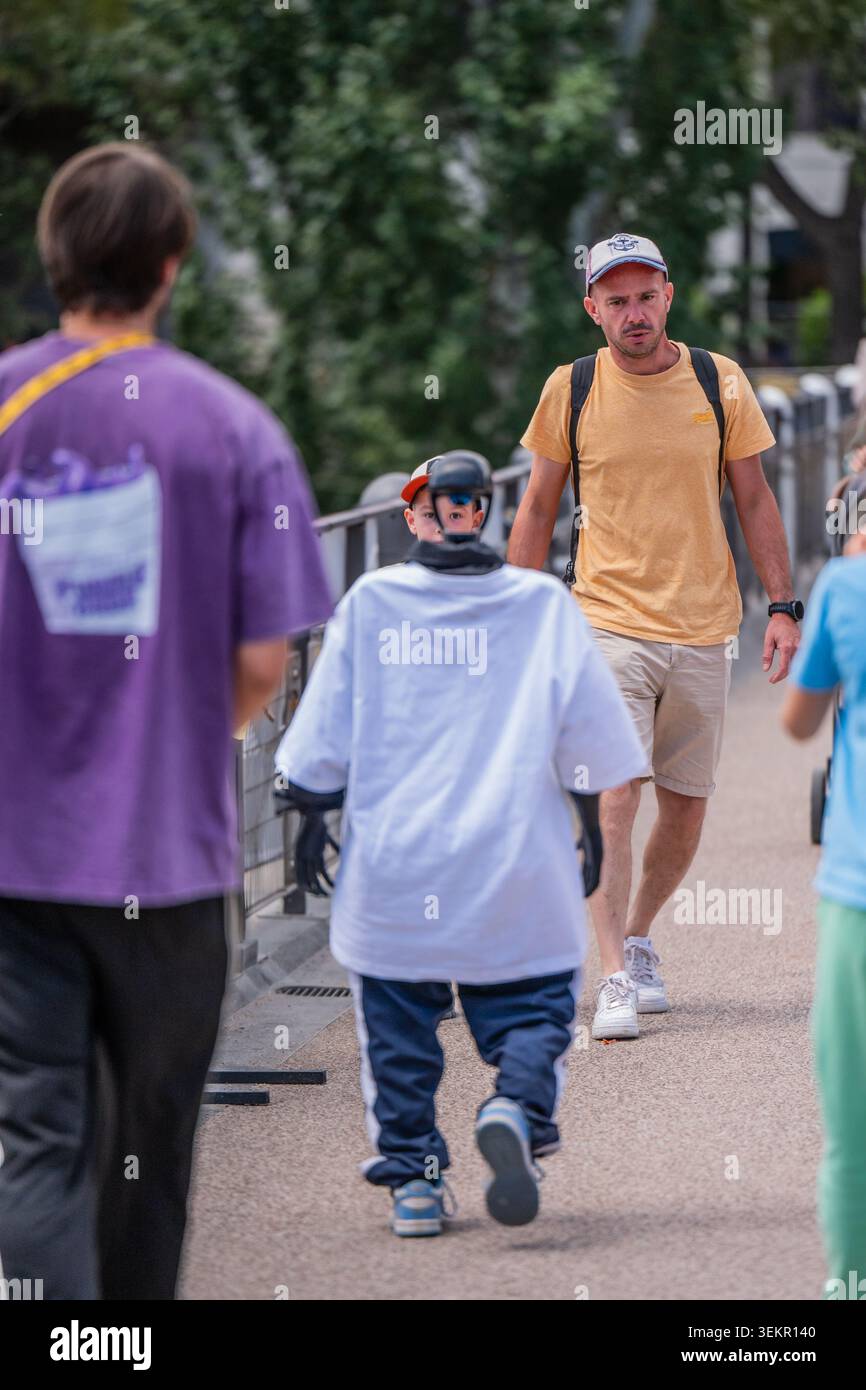 Robot humanoïde utilisé pour faire de la publicité pour une marque de vêtements lors du FISE Montpellier, France Banque D'Images