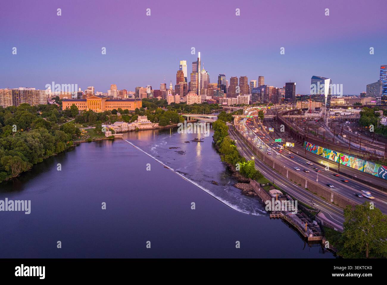 Horizon de Philadelphie au coucher du soleil, Philadelphie Pennsylvanie USA 2026 Banque D'Images