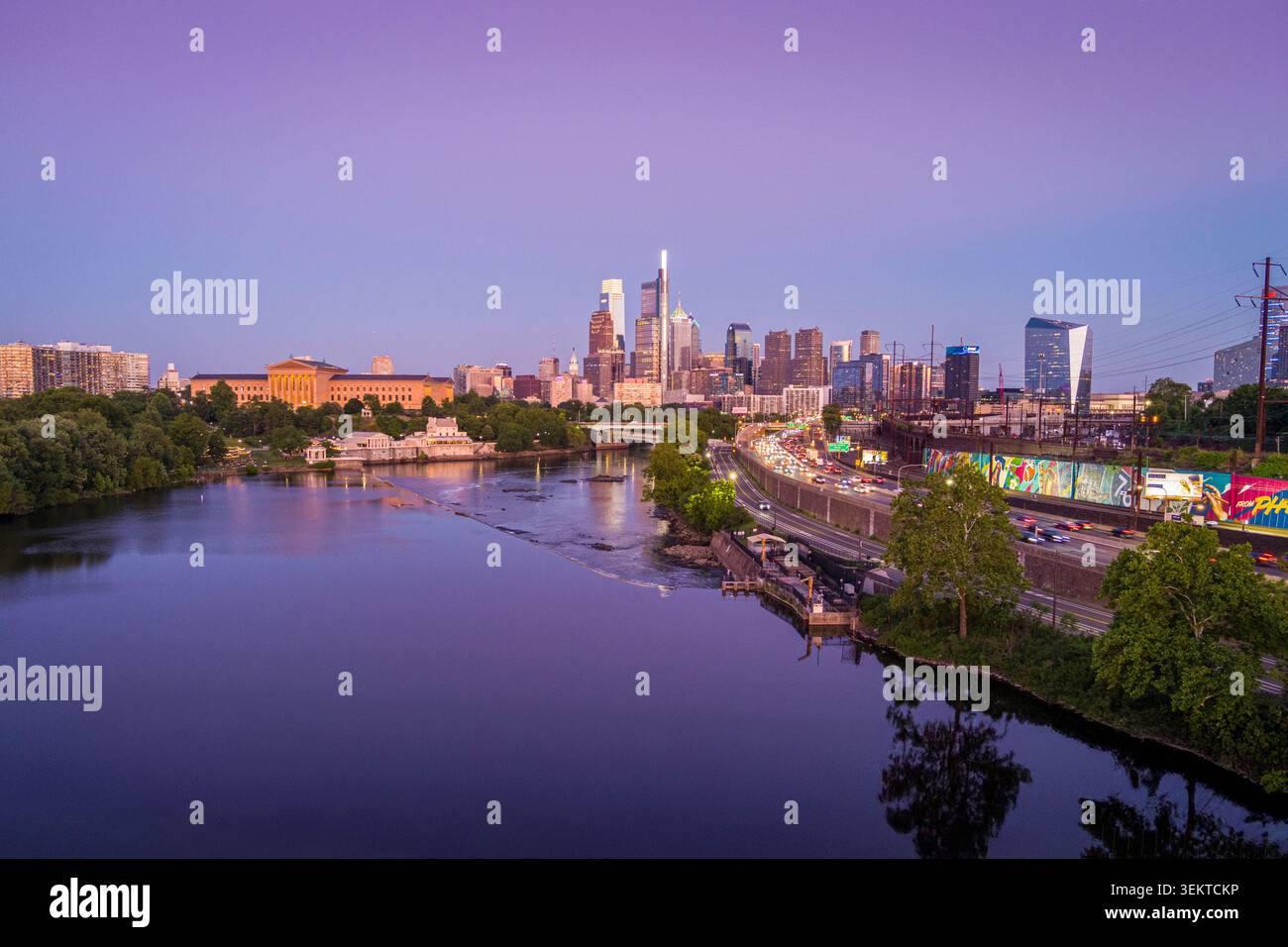 Horizon de Philadelphie au coucher du soleil, Philadelphie Pennsylvanie USA 2026 Banque D'Images