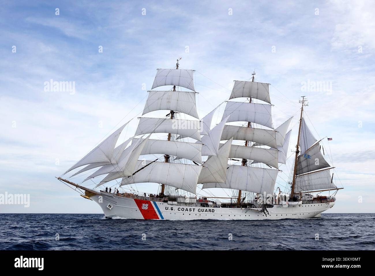 USCG barque Eagle au départ de la course de voiliers Sail Boston 2017 Banque D'Images