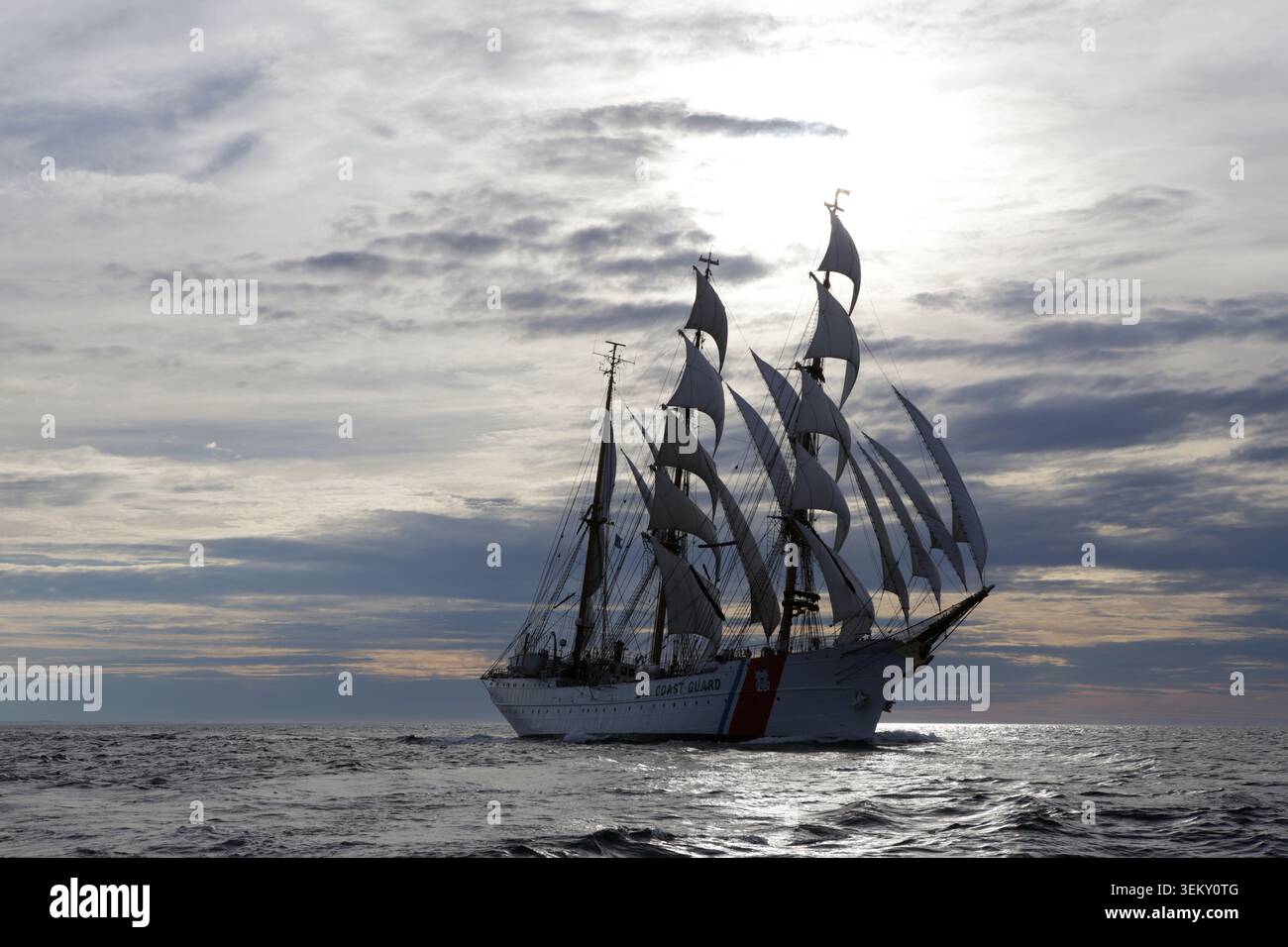 USCG barque Eagle au départ de la course de voiliers Sail Boston 2017 Banque D'Images