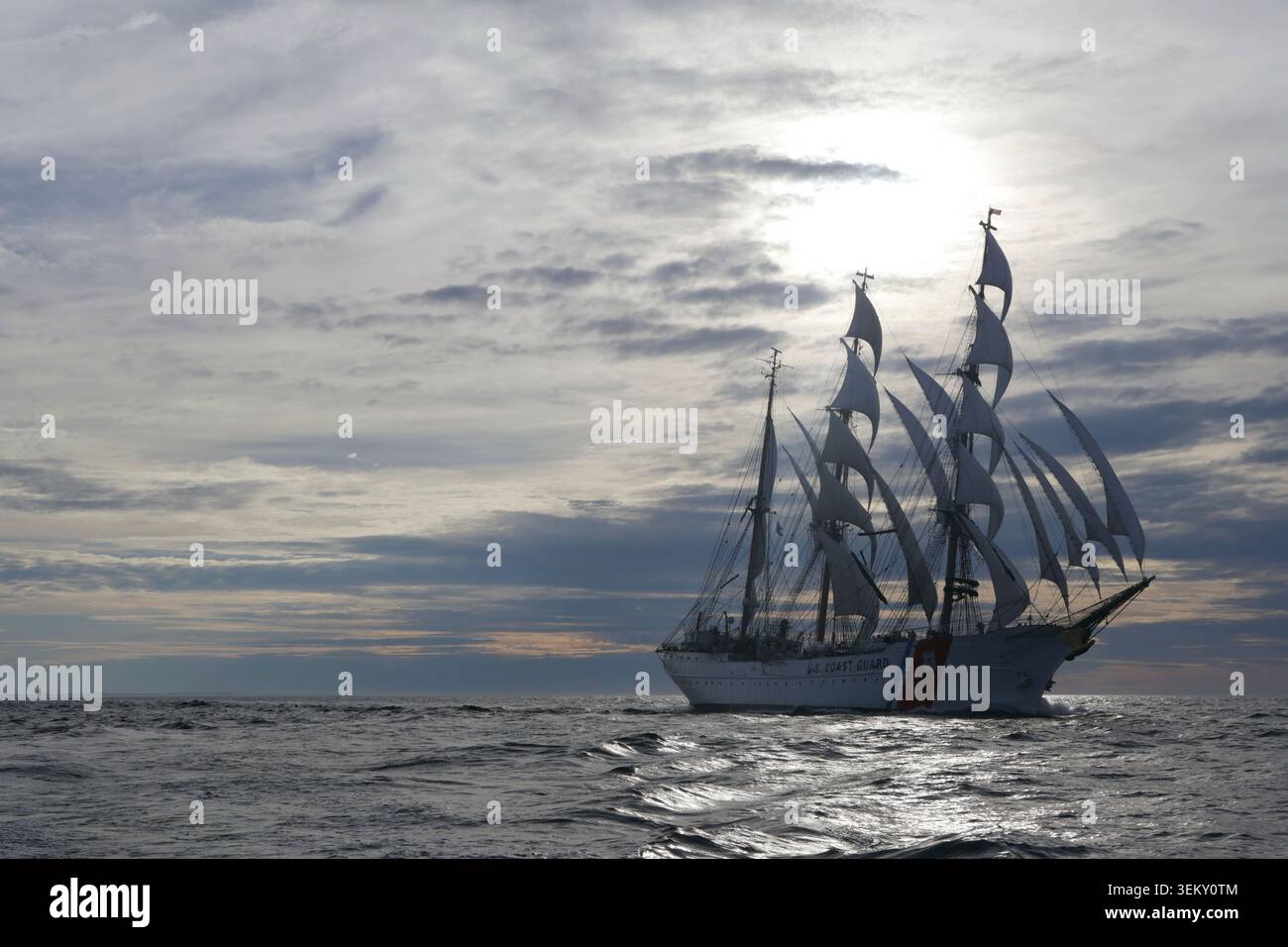 USCG barque Eagle au départ de la course de voiliers Sail Boston 2017 Banque D'Images