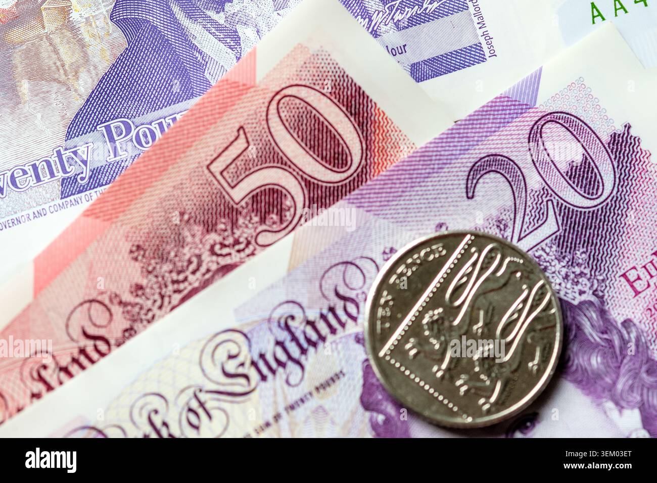Espèces britanniques, billets et pièces en livres sterling Banque D'Images