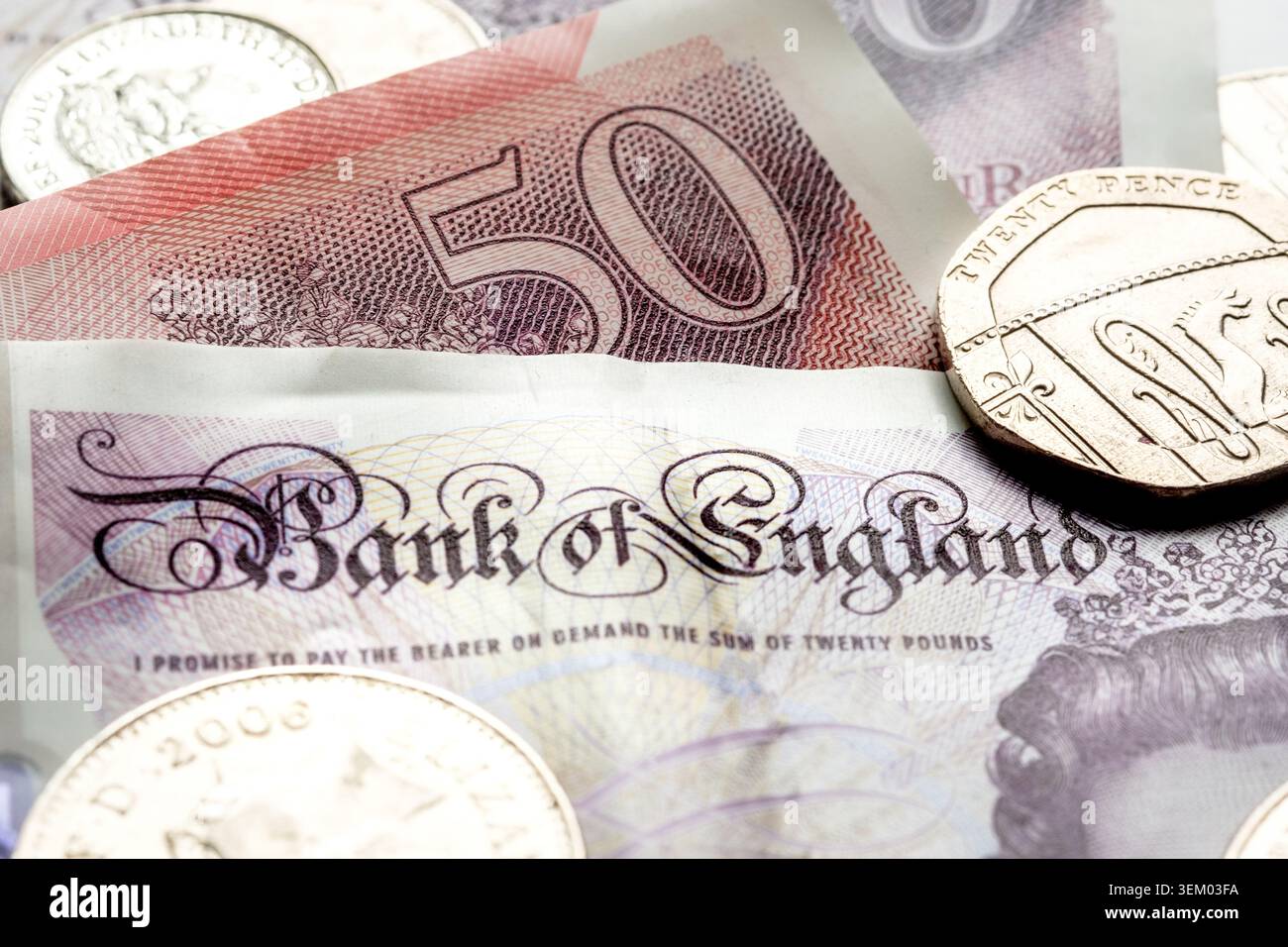 Espèces britanniques, billets et pièces en livres sterling Banque D'Images