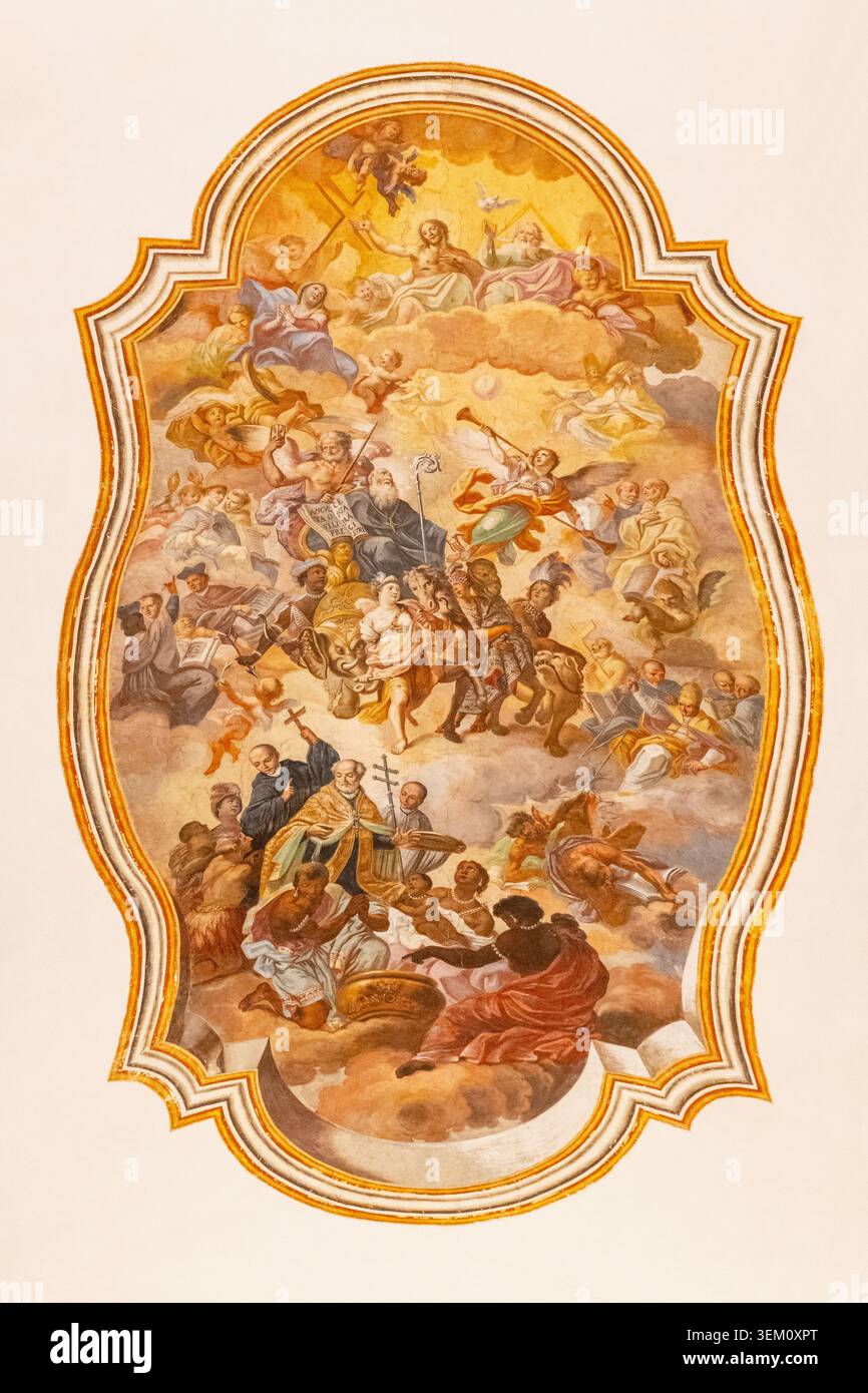 Actuellement utilisée comme amphithéâtre pour l'Université de Catane, cette grande salle était l'ancienne salle à manger pour les moines du monastère San Nicolò. Banque D'Images